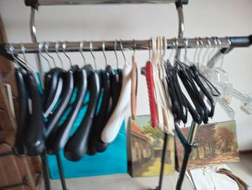 Kledinghangers  beschikbaar voor biedingen