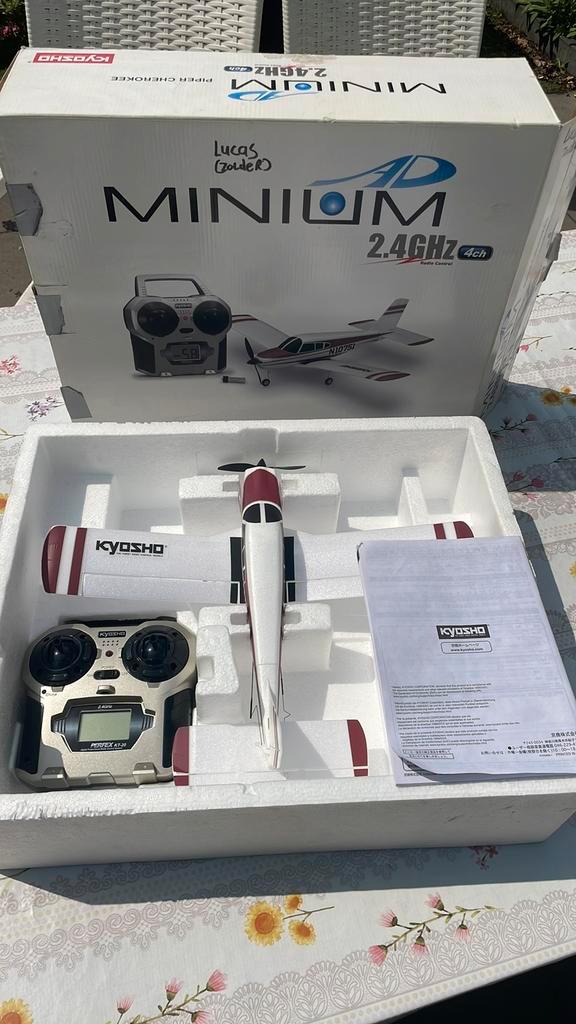 Minium piper cherokee van kyosho (bestuurbaar vliegtuig), Verzamelen, Speelgoed, Zo goed als nieuw, Ophalen