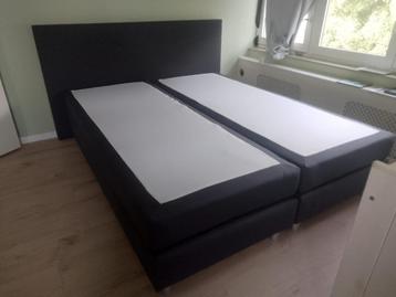 Zo goed als nieuwe Boxspring Bed. L: 220cm  B: 180cm (2x90) beschikbaar voor biedingen