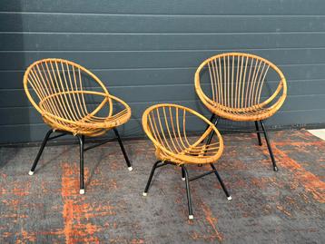 Set van 3 vintage rotan stoelen beschikbaar voor biedingen