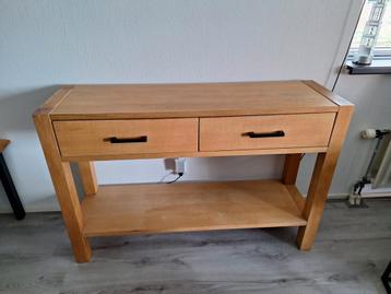 Masieve Side table beschikbaar voor biedingen