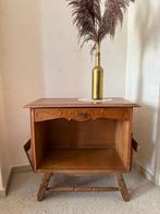 Vintage houten kastje met tijdschriftenhouders, Minder dan 55 cm, Gebruikt, Rechthoekig, Hout