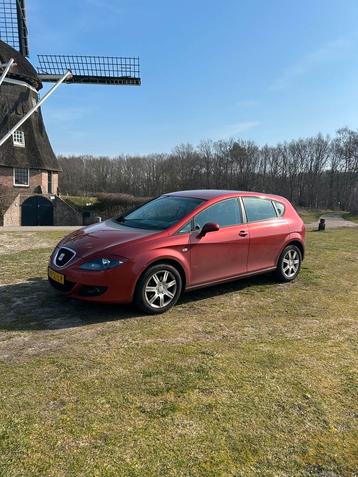 Seat Leon 1.6 75KW 2006 Rood beschikbaar voor biedingen