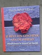 Thich Nhat Hanh - Je bent een geschenk aan de wereld, Achtergrond en Informatie, Spiritualiteit algemeen, Thich Nhat Hanh, Ophalen of Verzenden