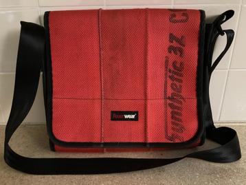 Feuerwear Walter Schoudertas XL Rood (Freitag style) beschikbaar voor biedingen
