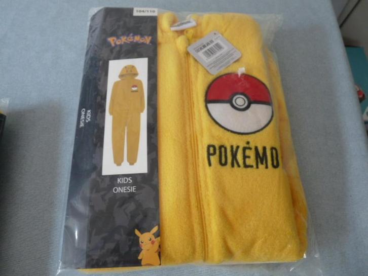 pokémon onesie capuchon + lange mouw NIEUW maat 104/110, Kinderen en Baby's, Kinderkleding | Maat 104, Nieuw, Jongen of Meisje