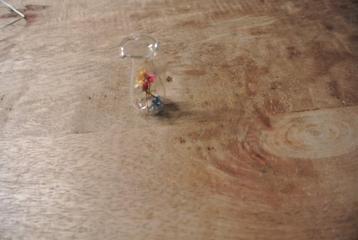 Poppenhuis Vaasje met droogbloemetjes/ nr 573 beschikbaar voor biedingen