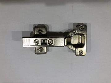 Clipscharnier Blum met grondplaat beschikbaar voor biedingen