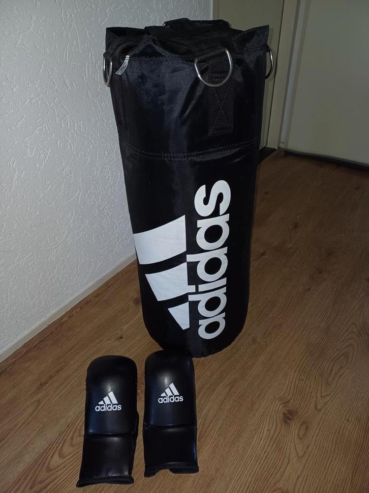 Bokszak Adidas bokshandschoenen nieuw, Sport en Fitness, Boksen, Nieuw, Bokszak, Ophalen