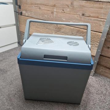 Elektrische koelbox 25liter 12/230v  koud en warm beschikbaar voor biedingen