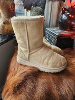 Crème UGG Laarzen Maat 36 - Origineel & Warm, UGG, Beige, Lage of Enkellaarzen, Ophalen of Verzenden