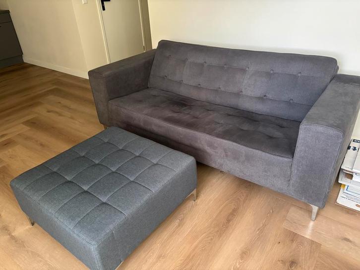 Bank en hocker, Huis en Inrichting, Banken | Sofa's en Chaises Longues, Zo goed als nieuw, 200 tot 250 cm, 75 tot 100 cm, Stof