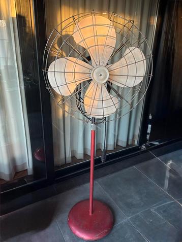 Retro D.G.M. Aeros Staande Ventilator Jaren 55/65 beschikbaar voor biedingen