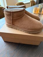 Ugg classic ultra mini, UGG, Bruin, Lage of Enkellaarzen, Nieuw