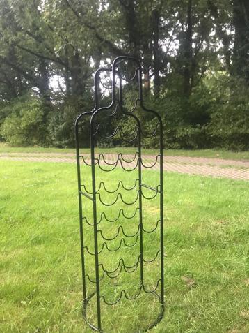 Wijnrek met ruimte voor 15 flessen beschikbaar voor biedingen