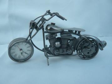 Vintage motorfietsklok beschikbaar voor biedingen