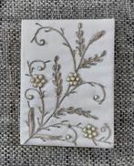 Uit erfenis Klein fotoalbum met borduursel en pareltjes, Ophalen