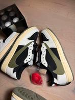Nike Jordan Low Travis Scott 'Olive', Kleding | Heren, Schoenen, Ophalen of Verzenden, Zo goed als nieuw, Overige kleuren