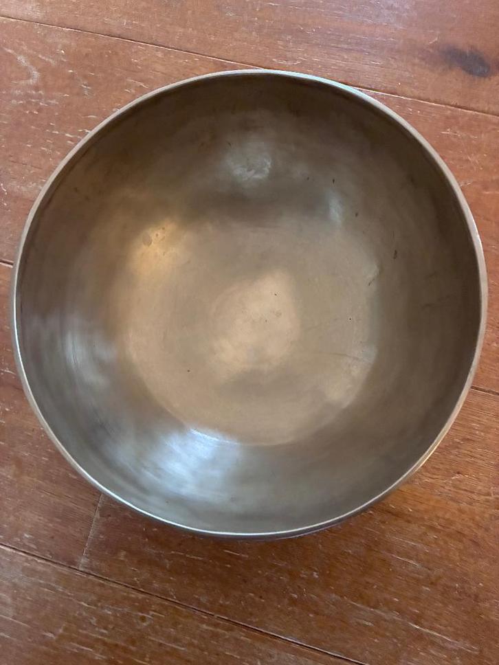 Handgehamerde Himalaya Klankschaal zuivere vribratie 22 cm, Muziek en Instrumenten, Percussie, Zo goed als nieuw, Overige soorten