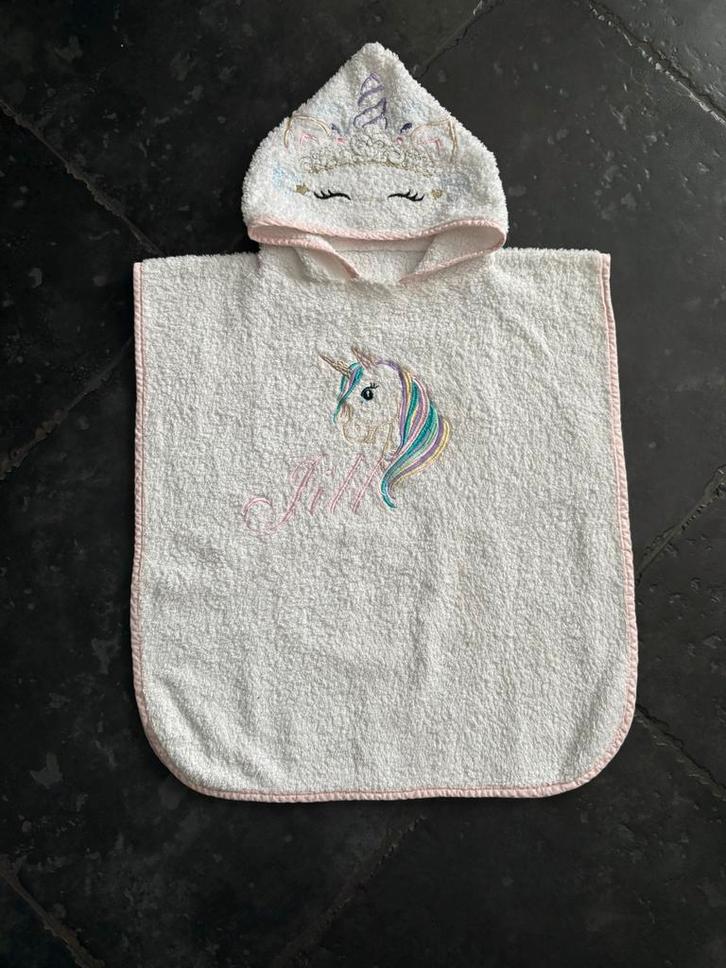 Poncho Badcape geborduurd met: unicorn en ‘Jill’, Kinderen en Baby's, Badjes en Verzorging, Zo goed als nieuw, Overige typen, Overige merken