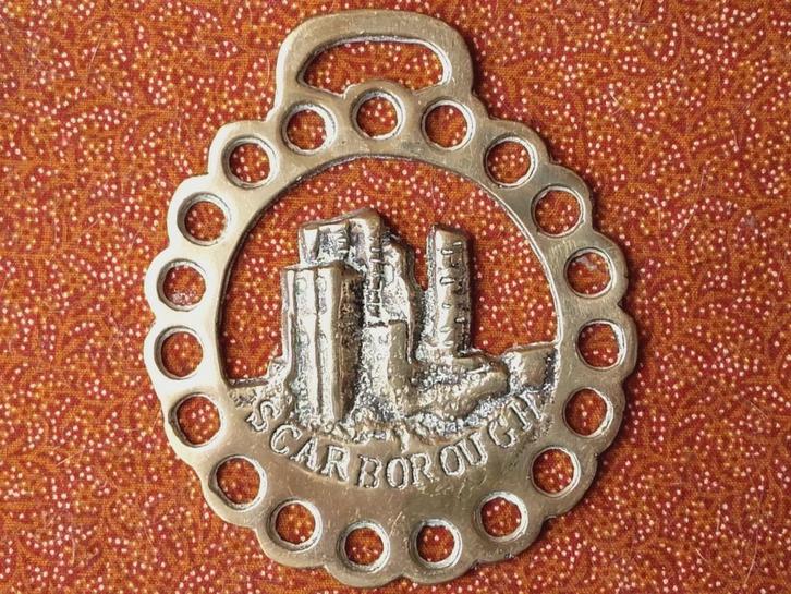 Antiek kleppermannetje uit Engeland met een kasteel 9,1 cm., Antiek en Kunst, Antiek | Koper en Brons, Koper, Ophalen of Verzenden