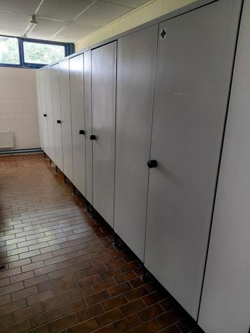 Wc /douche hokjes  beschikbaar voor biedingen