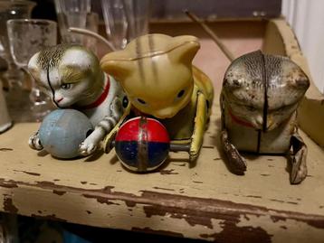 Blikken speelgoed poezen met bal  beschikbaar voor biedingen