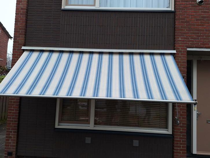2 stuks Zonneschermen 359 cm 360.cm breed  merk boek hylas, Tuin en Terras, Zonneschermen, Zo goed als nieuw, Knikarmscherm, 150 tot 300 cm