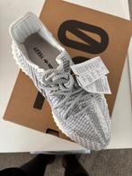 Yeezy 350 brand new size 42, Ophalen of Verzenden, Zo goed als nieuw