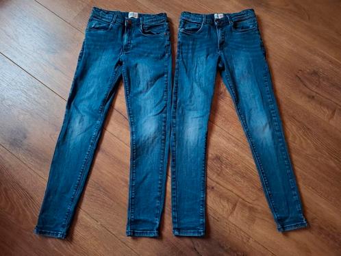 Tweeling meisjes jeans van het merk Noppies in de maat 134, Kinderen en Baby's, Tweelingen en Meerlingen, Zo goed als nieuw, Kleding