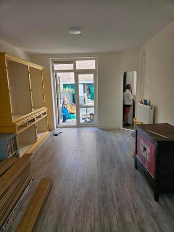 Laminaat eiken grijs +/- 27.5 m² beschikbaar voor biedingen