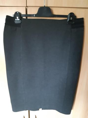 Donkergrijze rok van Vero Moda. Maat XL. Als nieuw beschikbaar voor biedingen