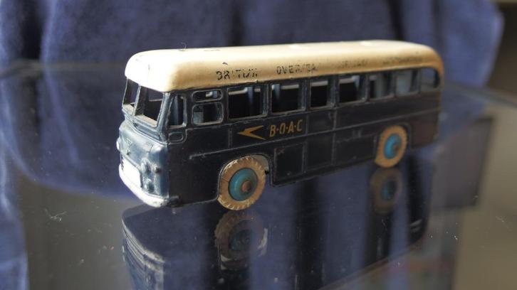Dinky Toys 283 B.O.A.C. Bus/Coach (1956), Hobby en Vrije tijd, Modelauto's | 1:43, Gebruikt, Bus of Vrachtwagen, Dinky Toys, Ophalen of Verzenden
