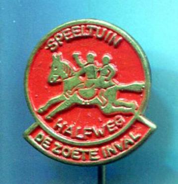 Speeltuin de Zoete Inval Halfweg rood  speldje ( W_345 ) beschikbaar voor biedingen