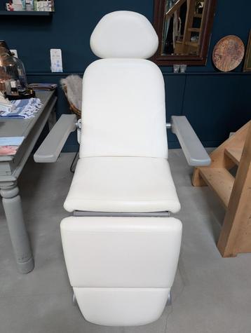 Behandelstoel Queen Nemectron / Pedicure beschikbaar voor biedingen
