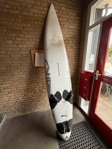 Exocet surfboard met Volcano sail beschikbaar voor biedingen