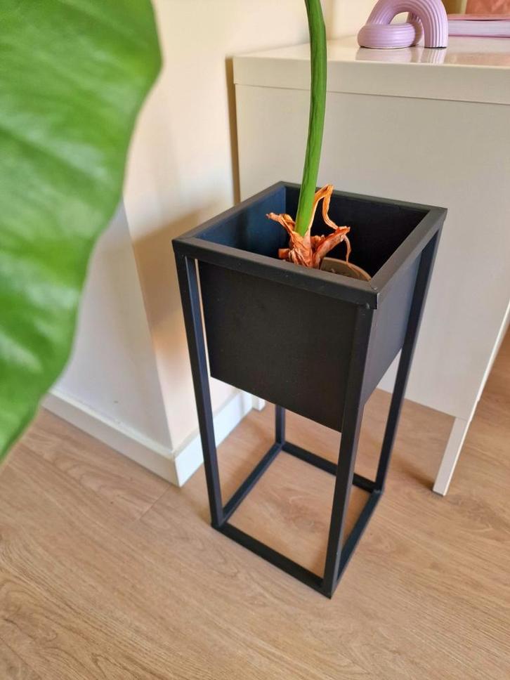 Plantenbak / plantenstandaard zwart, Tuin en Terras, Bloembakken en Plantenbakken, Zo goed als nieuw, Minder dan 30 cm, Minder dan 60 cm