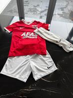 Az tenue kind maat 122/128 + sokken nike, Sport en Fitness, Voetbal, Maat XS of kleiner, Ophalen of Verzenden, Zo goed als nieuw