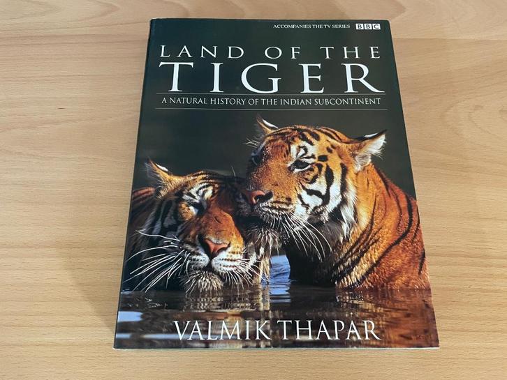 3=2 ACTIE Land of the Tiger A Natural History of India, Boeken, Natuur, Gelezen, Natuur algemeen, Verzenden