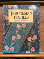 Traditioneel Indonesisch textiel, Ophalen of Verzenden, Gelezen, Michael Hitchcock