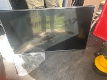LG 43" Smart TV met Muurbeugel beschikbaar voor biedingen