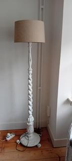 Oude vloerlamp met gedraaide voet, Hout, Gebruikt, Ophalen of Verzenden, Landelijk