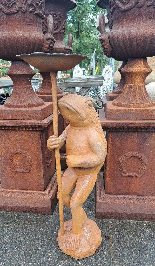 Grote gietijzeren kikker met vogelbad 95 cm hoog zwaar beeld, Antiek en Kunst, Curiosa en Brocante, Ophalen