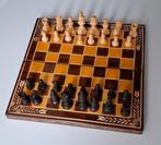Houten Schaakbord Handgesneden, Een of twee spelers, Ophalen of Verzenden, Gebruikt, Onbekend