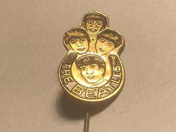 Metalen THE BEATLES Speld (Zwart/Messingkleur). beschikbaar voor biedingen