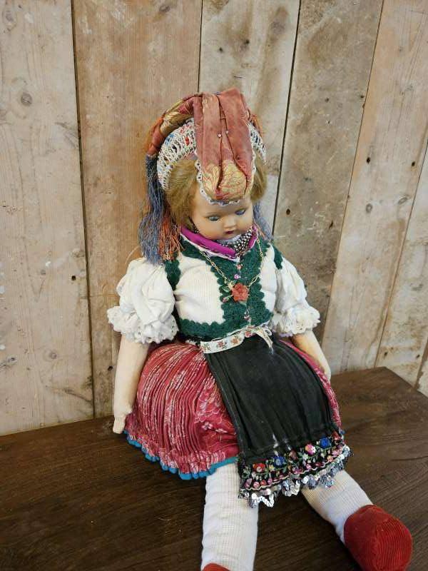 oude klederdracht pop ``WOONWINKEL RUSTIEK``, Antiek en Kunst, Ophalen of Verzenden