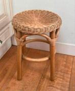 Rieten krukje met bamboe poten - vintage item, Huis en Inrichting, Ophalen of Verzenden, Zo goed als nieuw, Hout