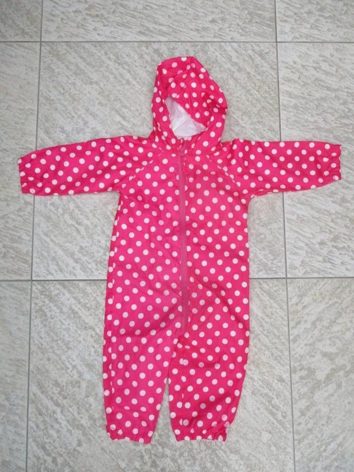 Regenpak roze met grote witte stippen maat 80, Kinderen en Baby's, Babykleding | Maat 80, Zo goed als nieuw, Meisje, Pakje, Ophalen of Verzenden