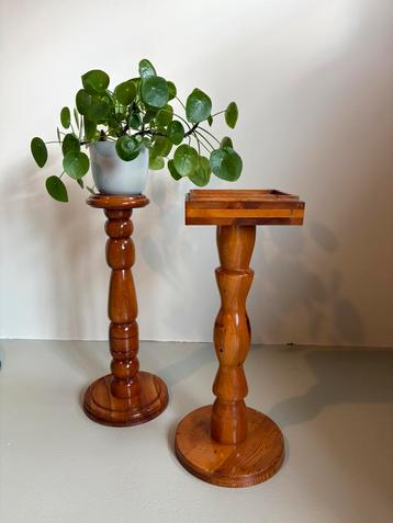 Vintage grenen Deense platenstandaard beschikbaar voor biedingen