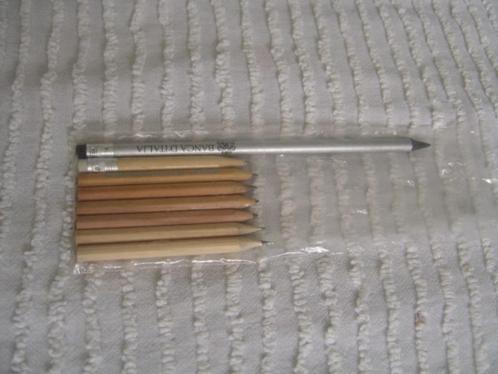 8 potloden waarvan twee met een gum, Diversen, Schrijfwaren, Zo goed als nieuw, Ophalen of Verzenden